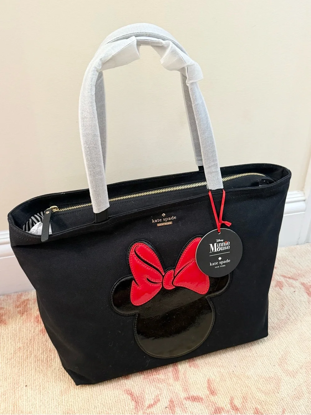 New with tags kate spade Minnie Mouse Black Tote with Red Bow